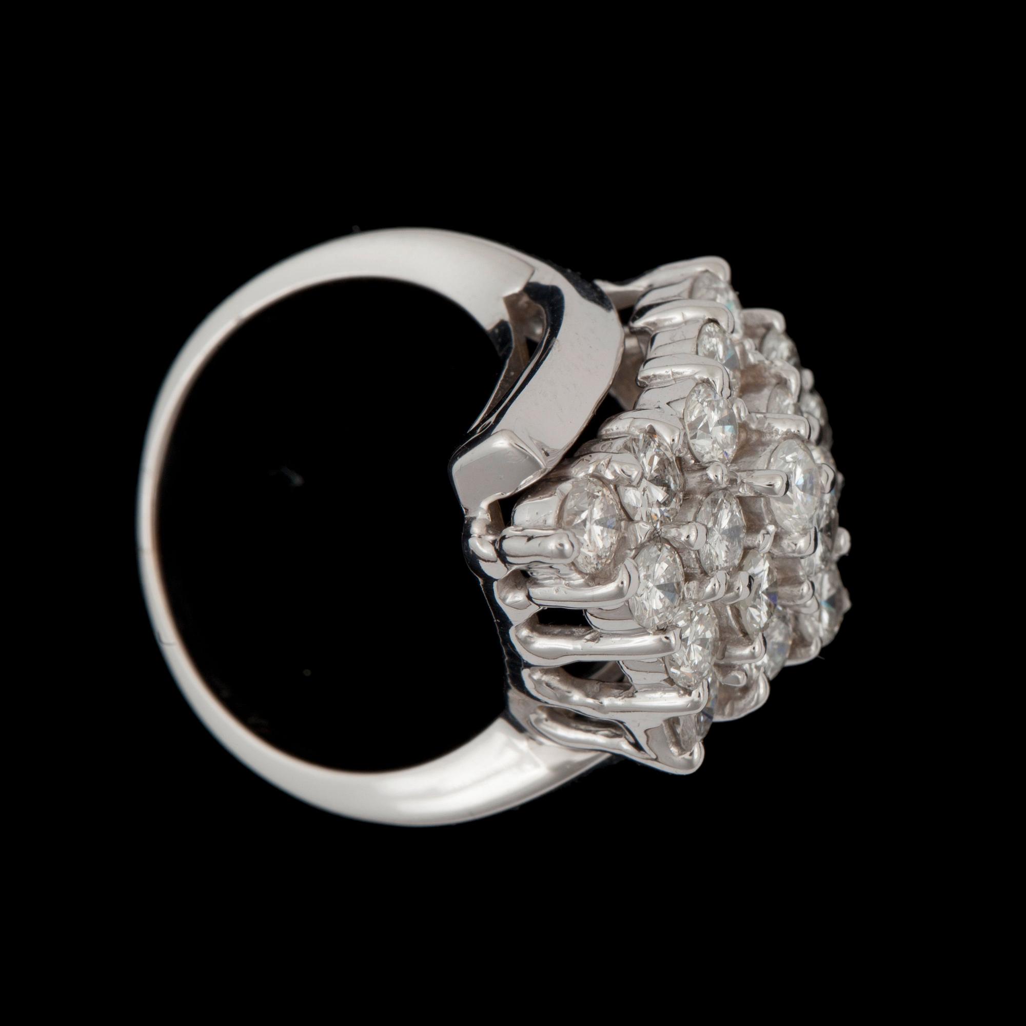 RING med briljantslipade diamanter totalt ca 2.52 ct.