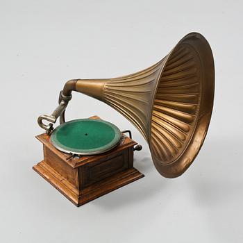 TRATTGRAMMOFON, 1900-talets första hälft.