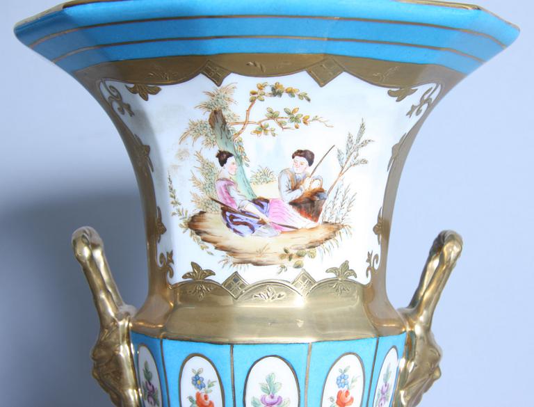 PRAKTURNOR, ett par, porslin, Frankrike, 1900-tal.