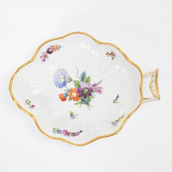 Royal Copenhagen, A pair of lattice bowls with stands and a pair of leaf-shaped dishes, 'Saxon Flower', Denmark, 1923-34.