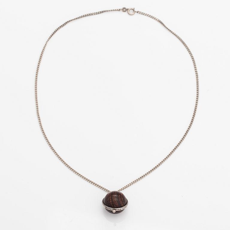 Kaija Aarikka, A necklace, a paid of earrings and a brooch made of silver and wood. Finland.