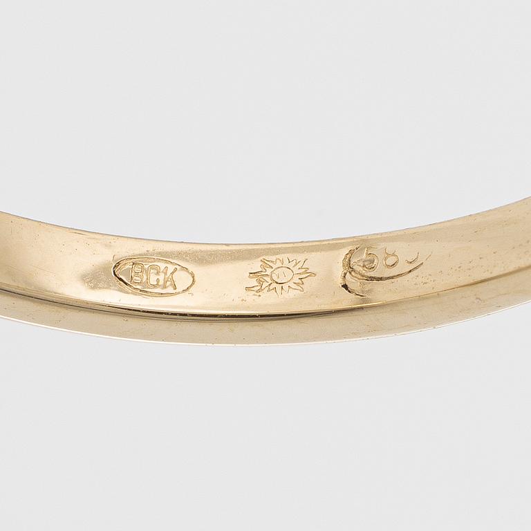 14K gold ring with green tourmaline.
