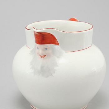 An earthenware porrige bowl and a jug from Rörstrand, early 20th century.
