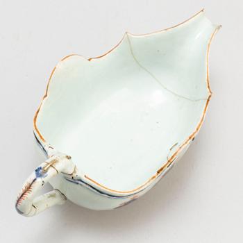 Two sauce boats, Qing dynasty, Qianlong (1736-95).