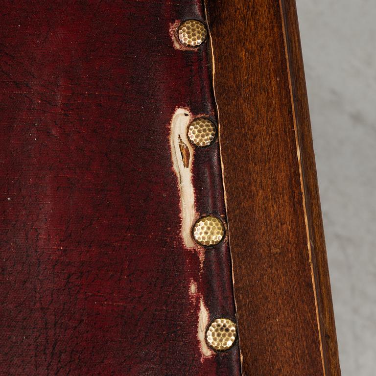 A late 19th century dining table with ten chairs and five extension leaves.