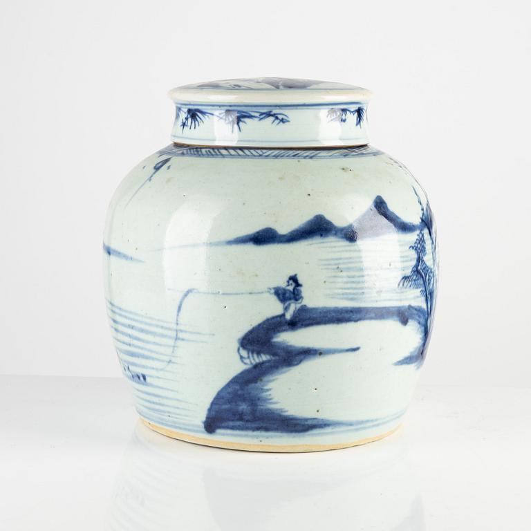 A blue and white porcelain ginger jar, China, 19th century.