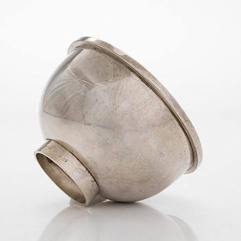 Bertel Gardberg, kastikemalja ja kauha, Hopeatehdas Oy Helsinki 1959 ja 1960.