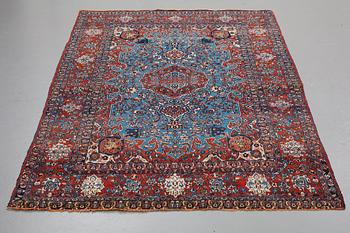 A RUG, a semi-antique Esfahan, ca 219 x 140,5-147,5 cm.