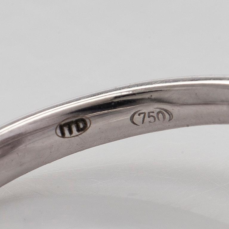 Ring, 18K vitguld med en oval morganit och diamanter ca 0.20 ct totalt.