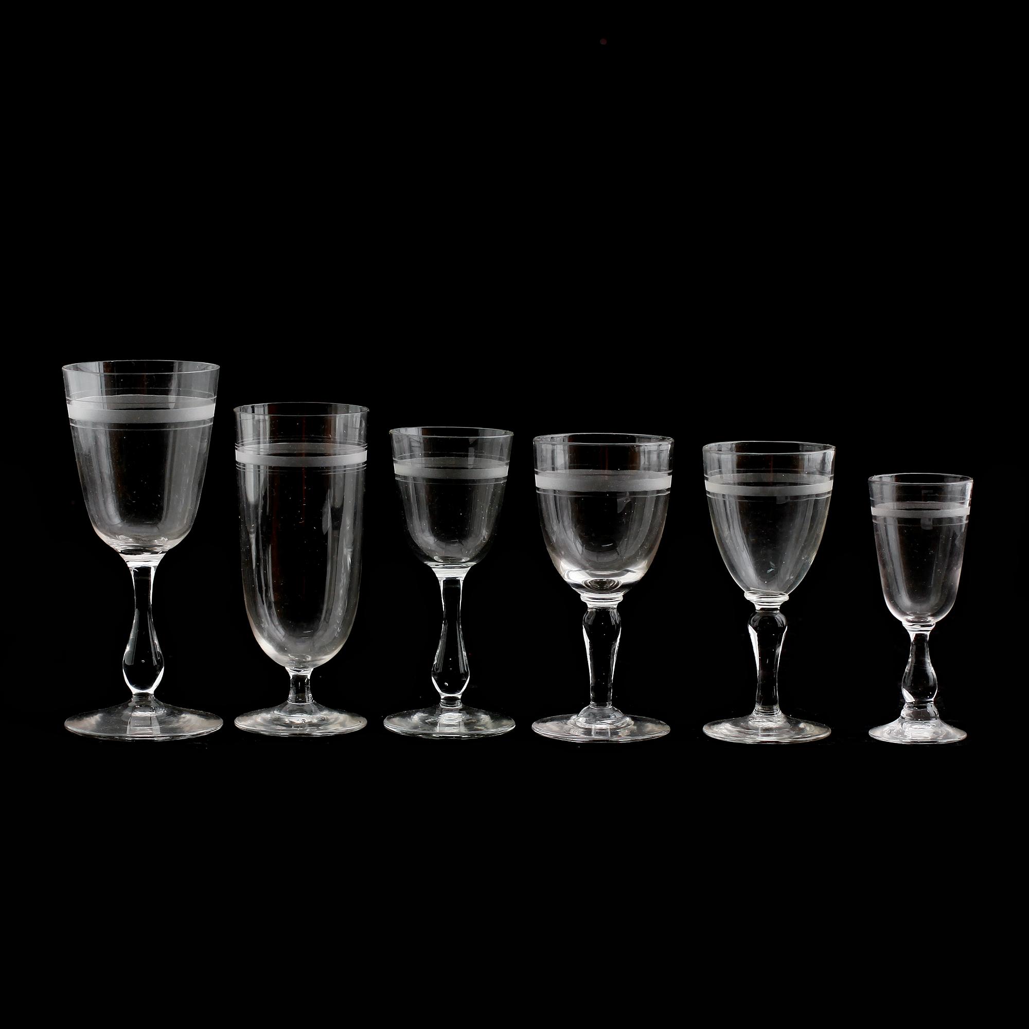 SERVISGLAS, 66 delar, sk Rydbergsslipning, 1800-tal.