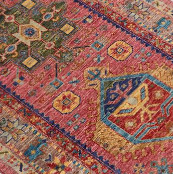 A Zigler design runner carpet, 297 x 77 cm.