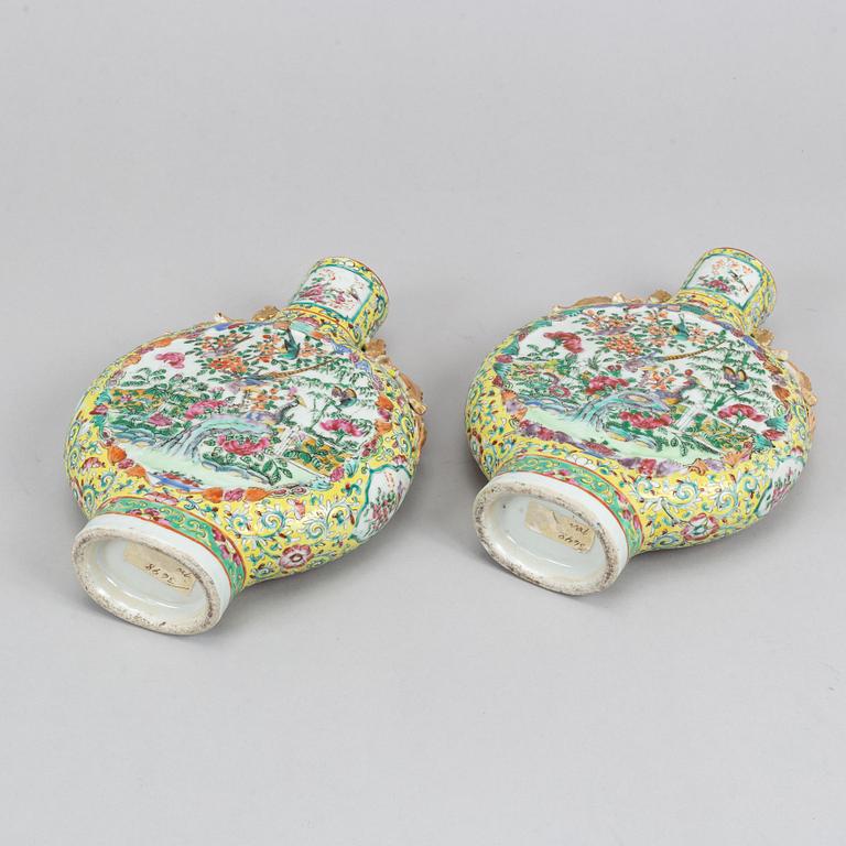 A pair of famille rose Canton moon flasks, late Qing dynasty, 19th Century.