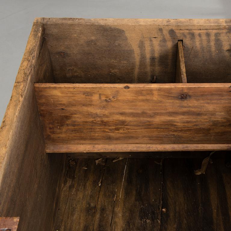 A 17th/18th century chest.