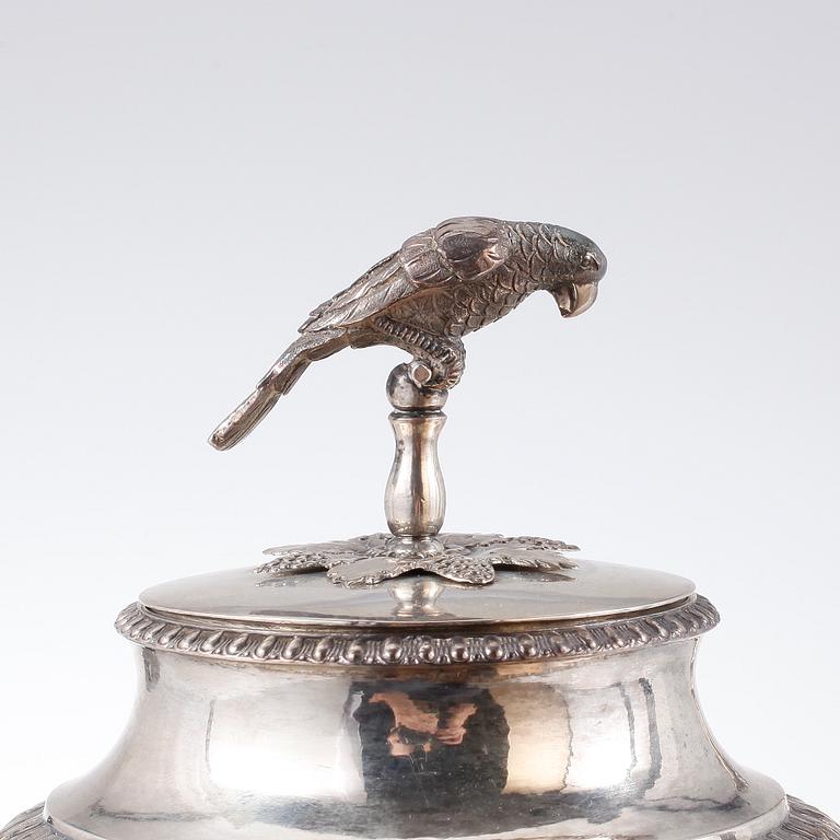 KAFFEKANNA, silver, Jakob Lundberg, Stockholm, 1829. Vikt ca 835 gram.