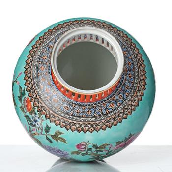 A Chinese Republic vase, 20th Century.