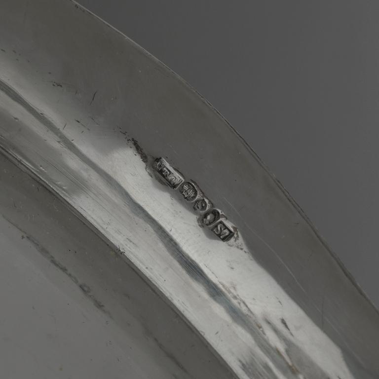 BRICKA, silver, otydliga stämplar, Stockholm, 1920. Vikt ca 1180g.