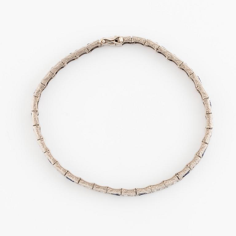 Diamond and sapphire bracelet.