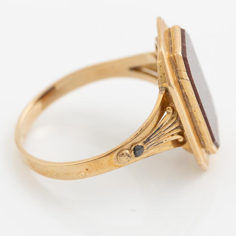Ring 14K gold with brown stone. Oskar Lindroos, Helsinki 1947.