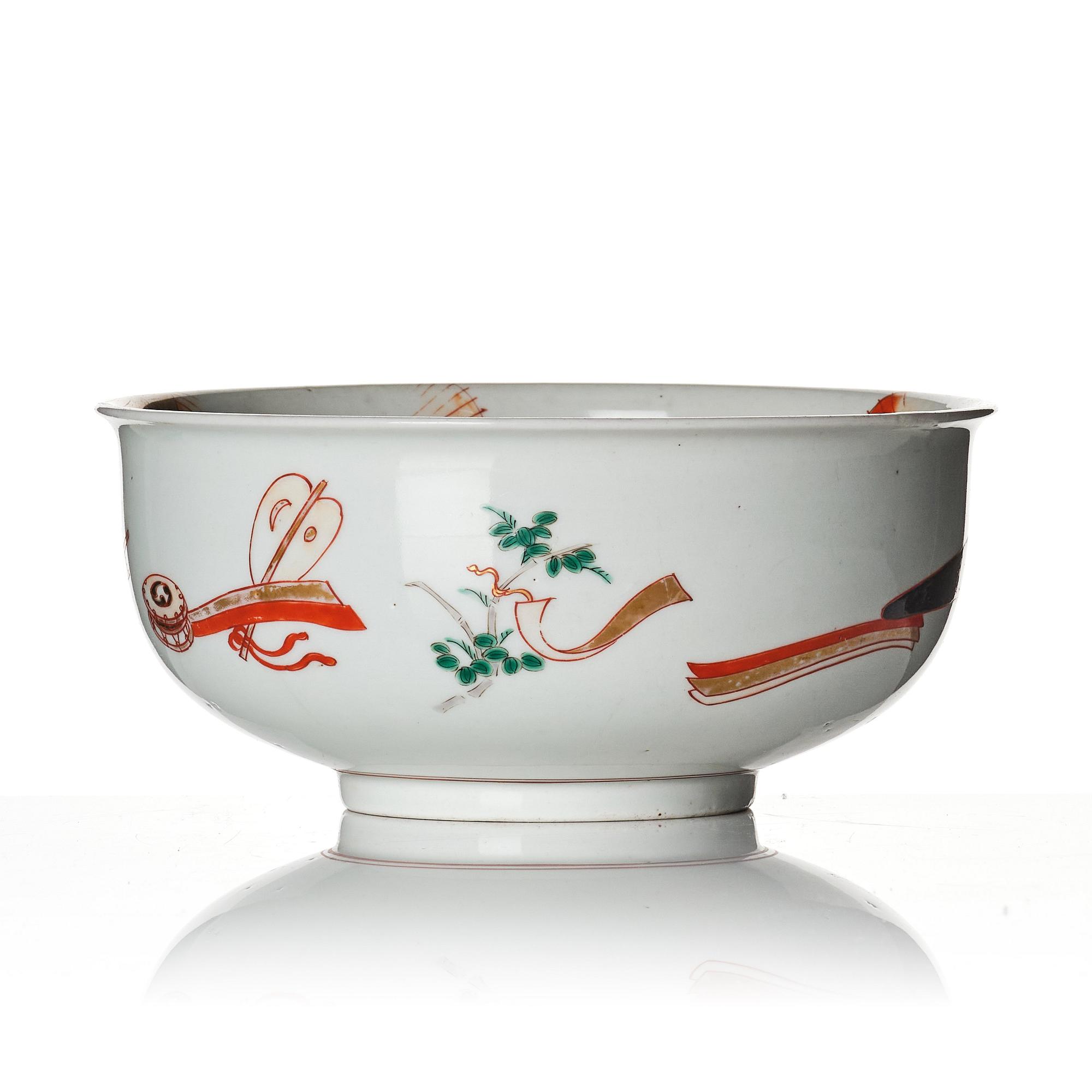 A Japanese porcelain bowl, Edo period (1603-1868).