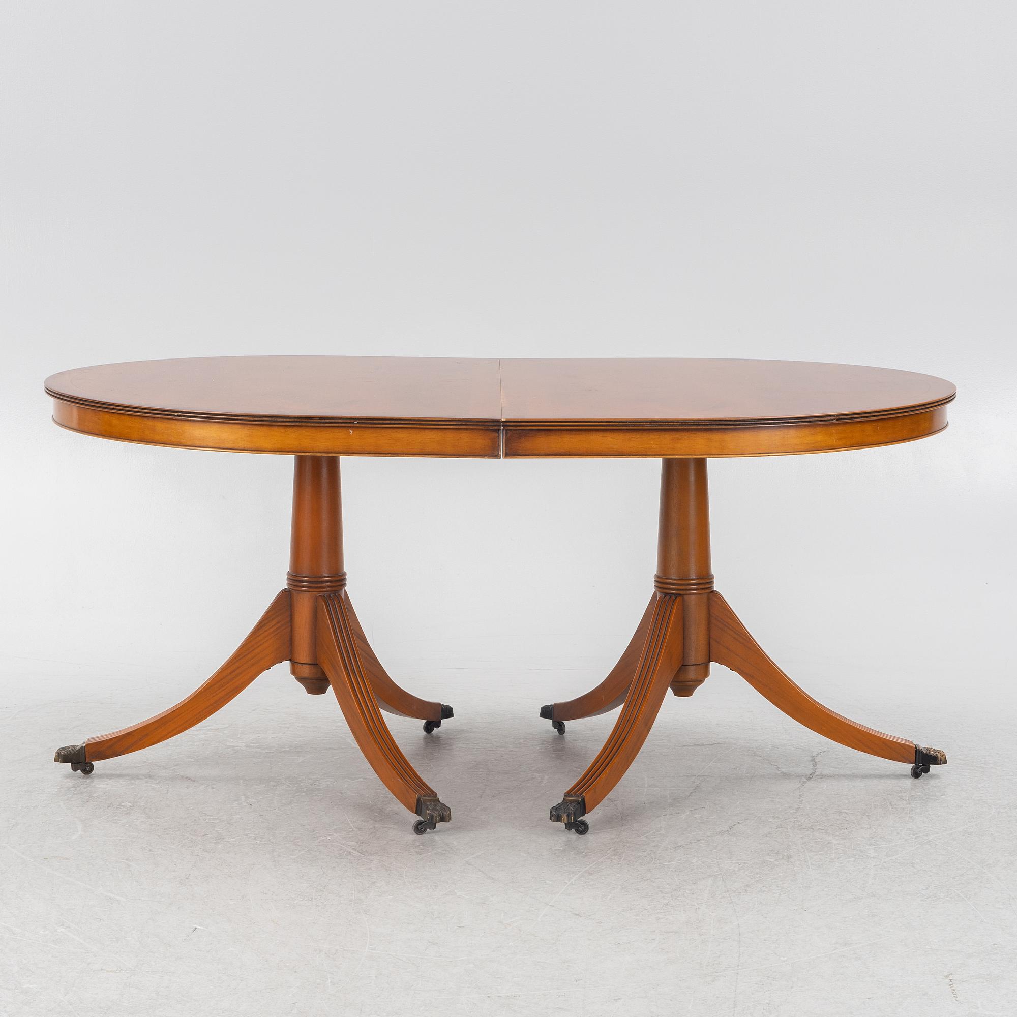 Dining table, English, in the style of George III, second half of the 19th century.