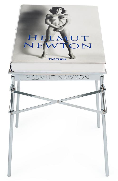 Helmut Newton, Signerad bok SUMO utgiven av Taschen, Monte Carlo, 1999, ed 10000, kromad benställning.