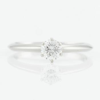 Tiffany & Co, ring  platina med briljantslipad diamant.