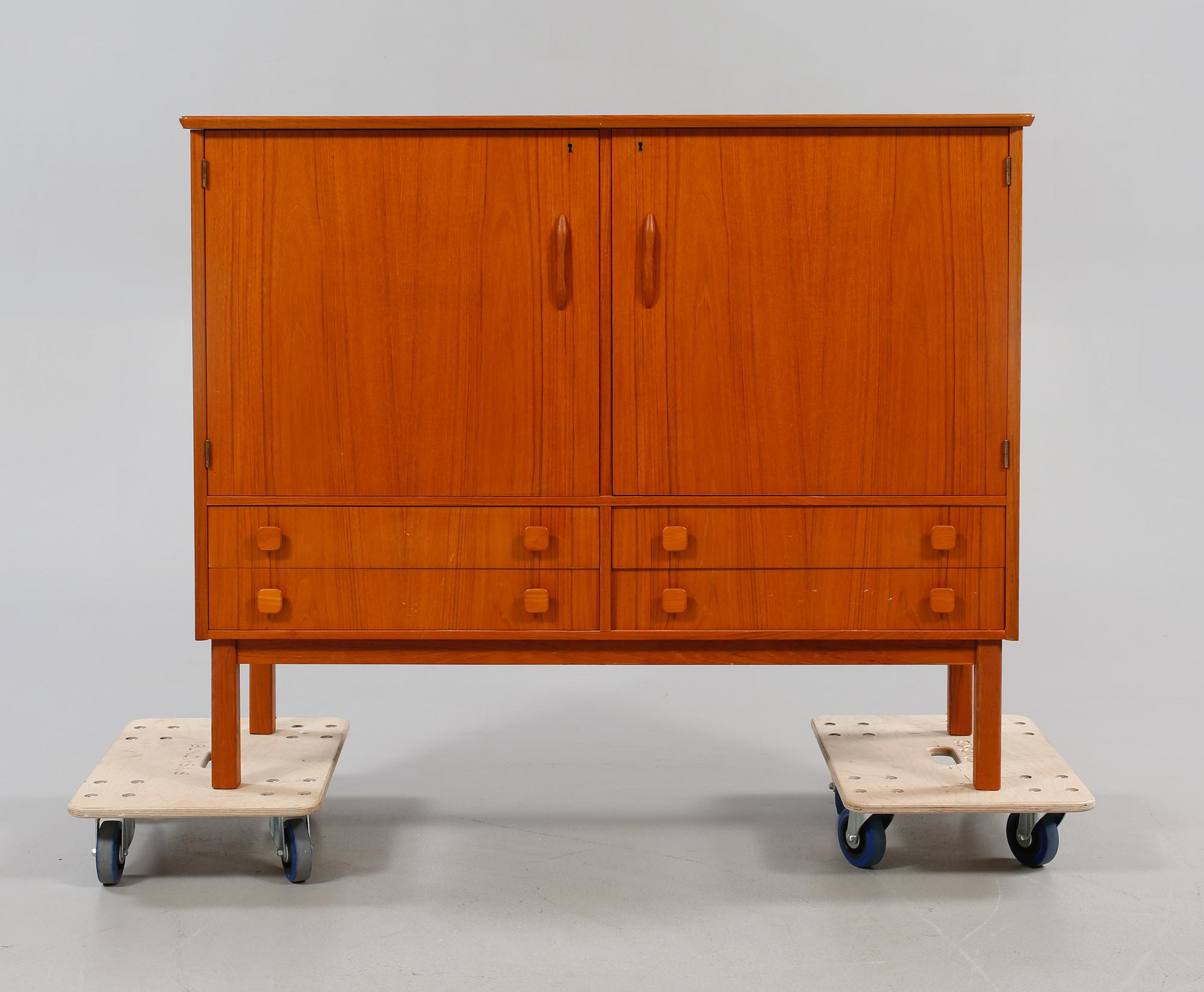 SIDEBOARD, 1900-talets tredje kvartal.