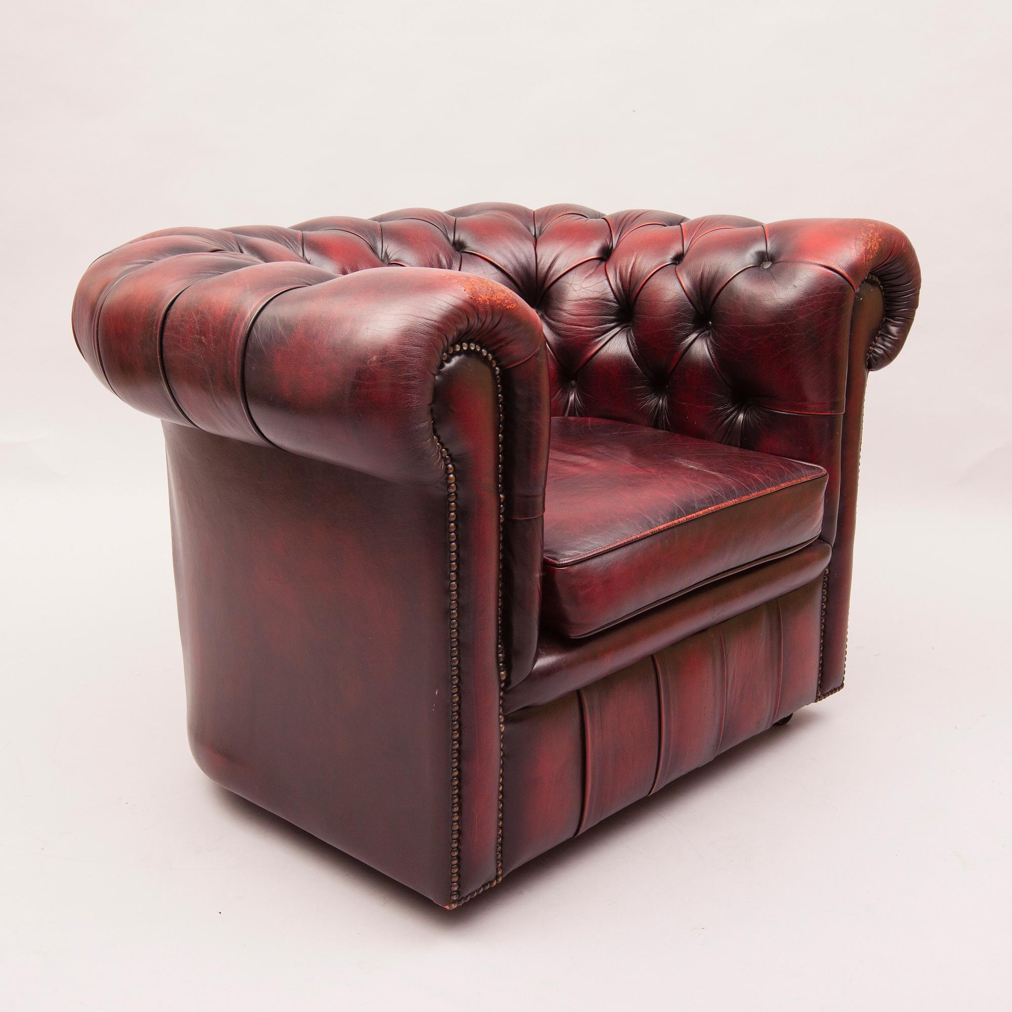 FÅTÖLJER, ett par, Chesterfield-modell, 1900-talets senare hälft.