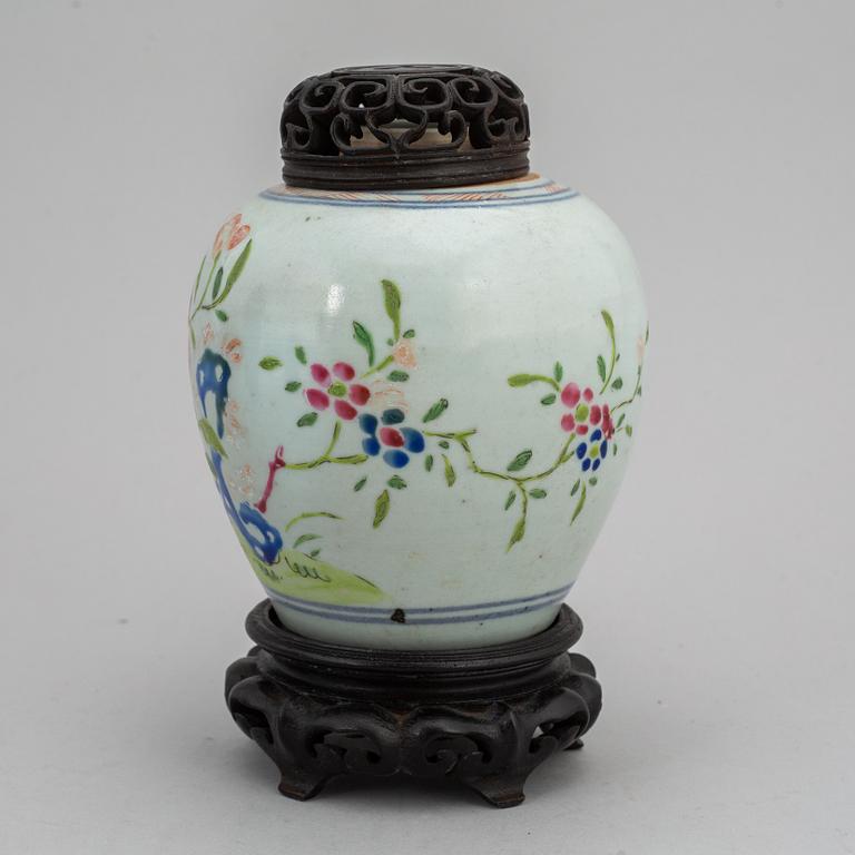 A famille rose tea caddy, Qing dynasty, Qianlong (1736-95).