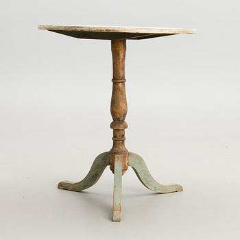 Tilt-top tripod table, 19th century.