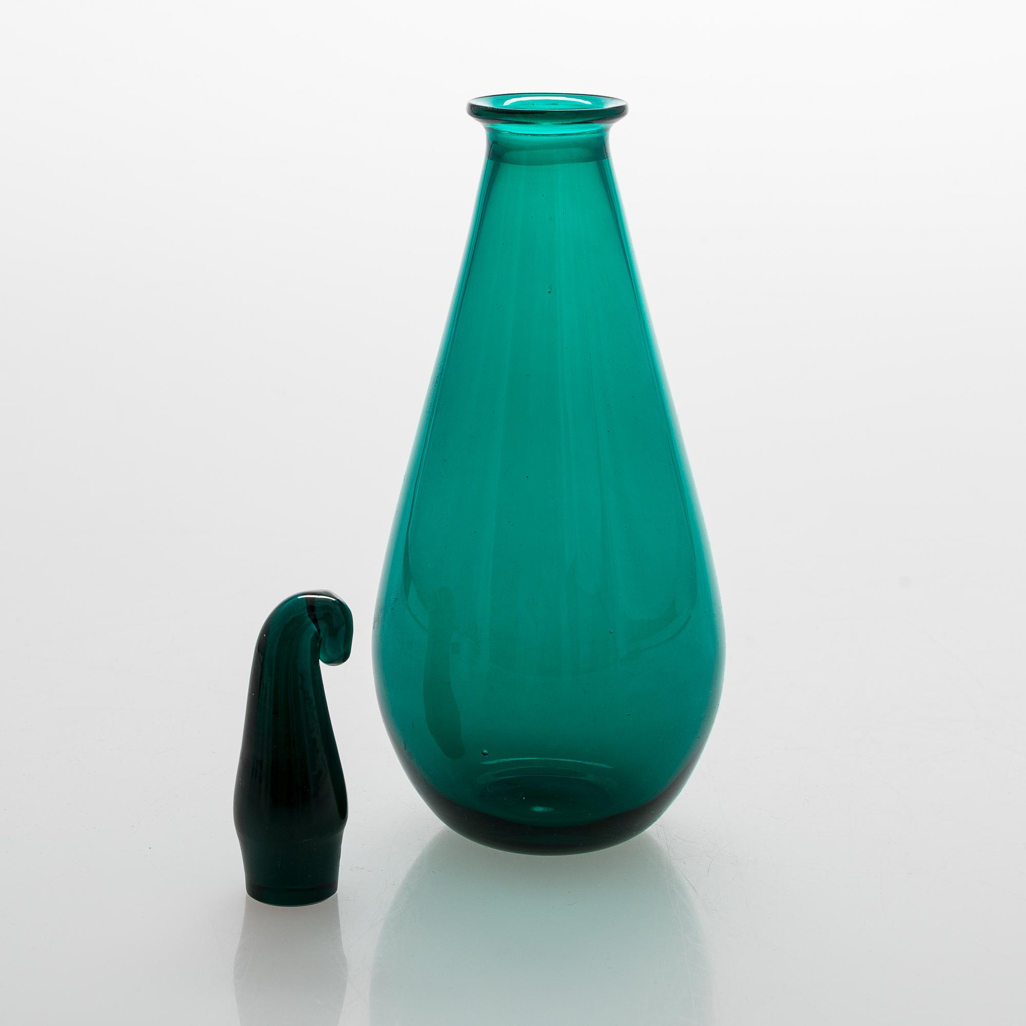 Nanny Still, A carafe with 7 glasses "Nukkumatti" from 50/60's by Riihimäen Lasi.