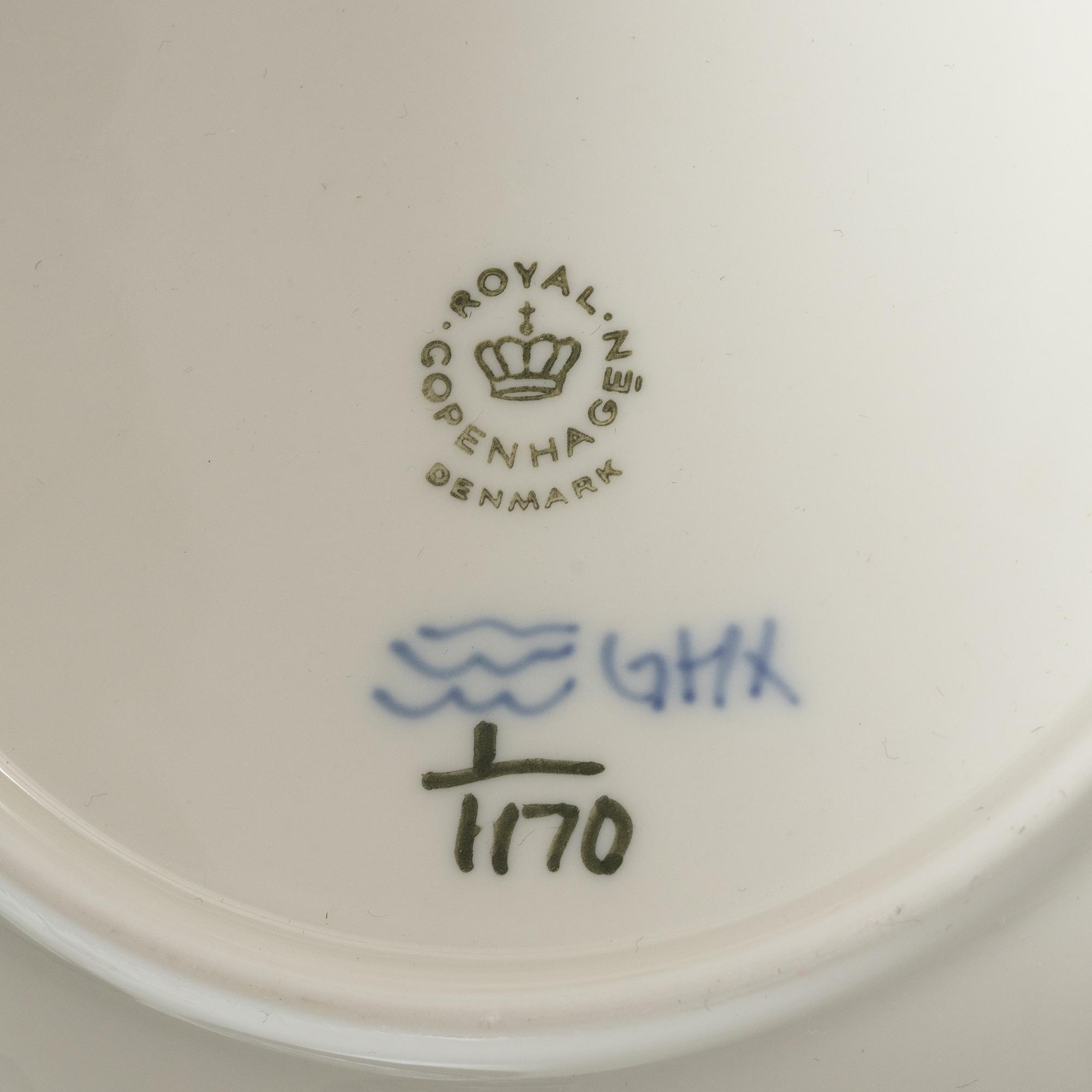 Royal Copenhagen, tallrikar, 32 st, "Musselmalet Helblonde", Danmark.