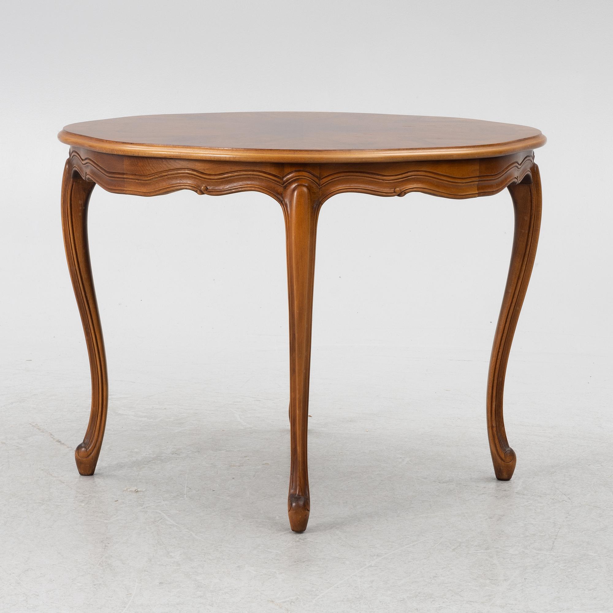 Sofa, 2 armchairs, 4 chairs, table and banquet, Rococo style, 20th century.