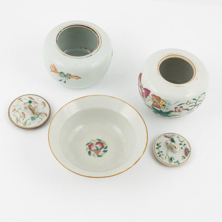 A set of four famille rose boxes with covers and a bowl, late Qing dynasty.
