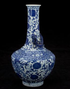 VAS, porslin, Kangxi-stil, Kina 1900-talets slut.