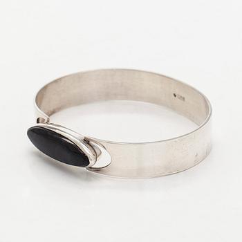 Rannekoru, pyöröhiottu spektroliitti, hopea, Kaunis Koru, 1960-luku.