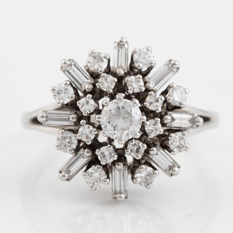 Baguette- and brilliant cut diamond ring.