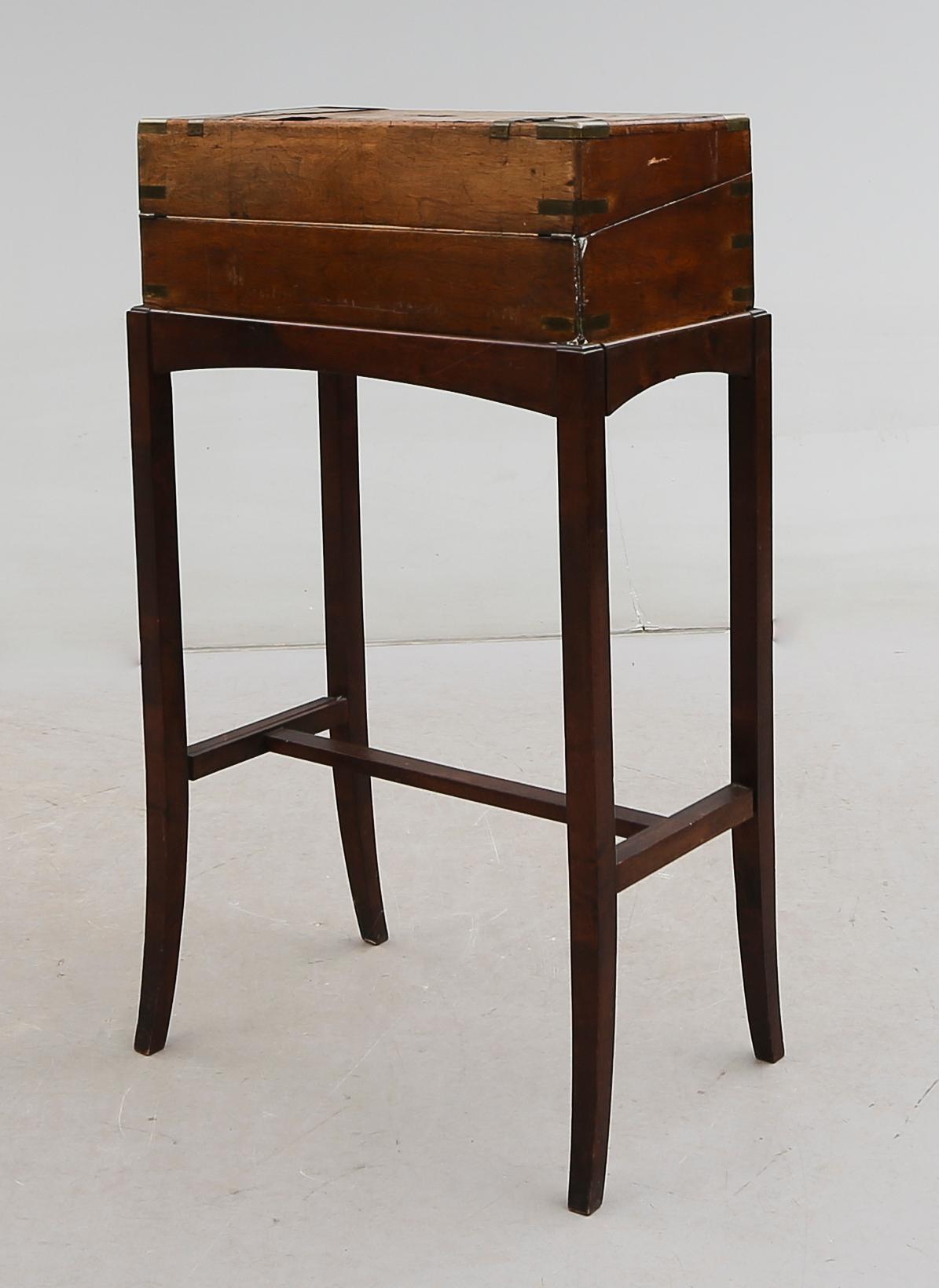 SKRIVSCHATULL, England, 1800-talets mitt.