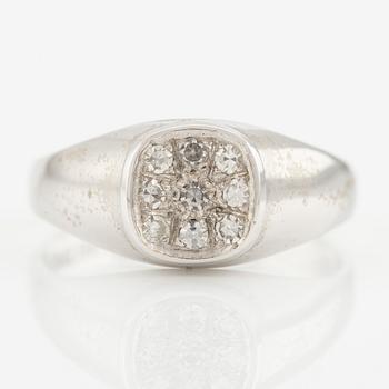 Ring 18K vitguld med runda briljantslipade diamanter.