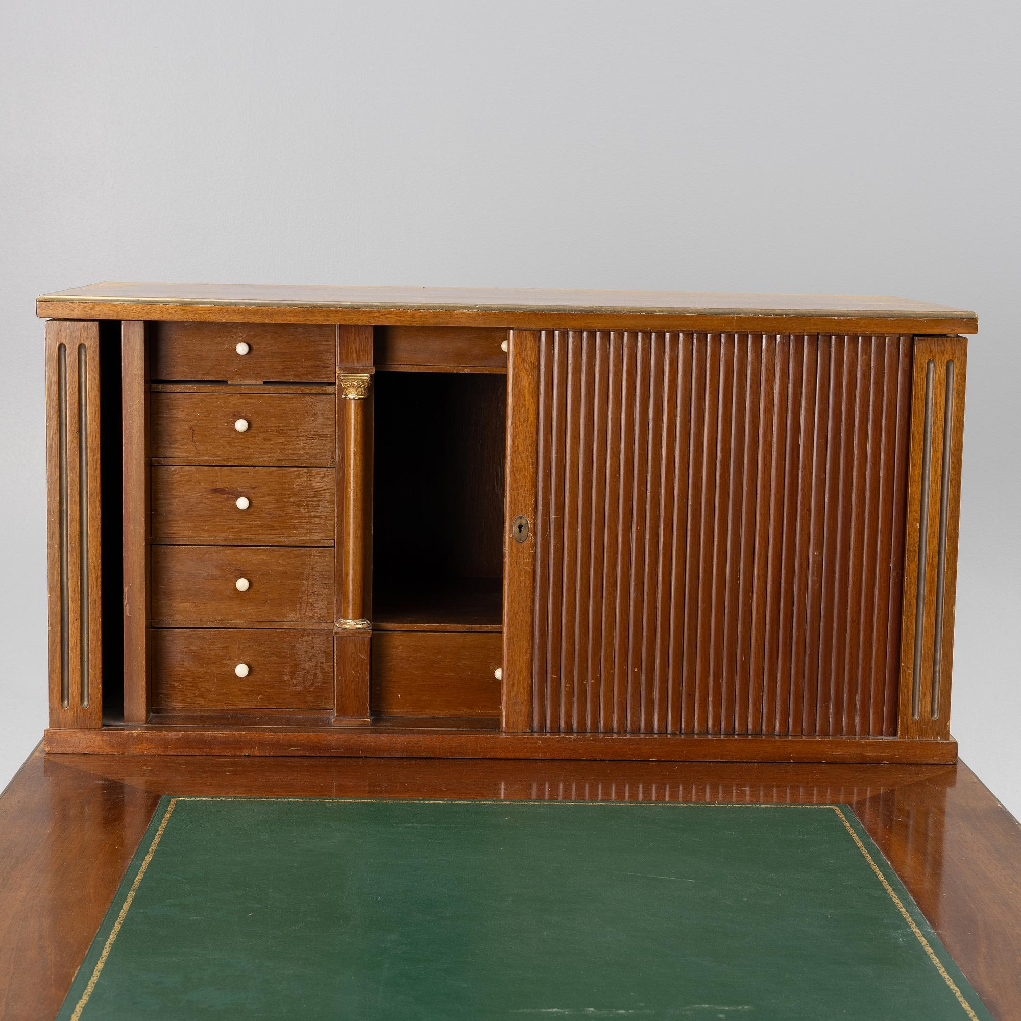 Skrivbord med uppsats, gustaviansk stil, 1900-tal.