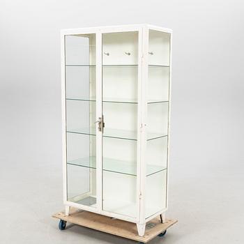 Läkarskåp Mellaneuropa 1900-talets mitt.