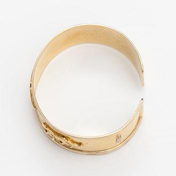 An 18K gold bracelet.