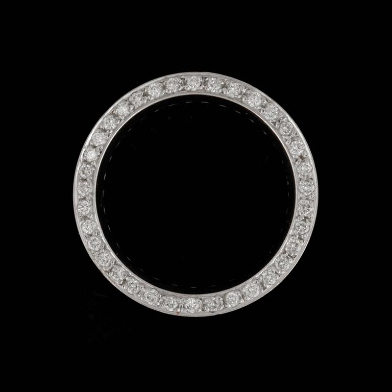 RING, helallians, med briljantslipade diamanter totalt ca 1.00 ct.