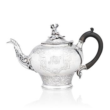 210. An English early 19th century teapot, silver, marks of Henry Nutting, London 1805.