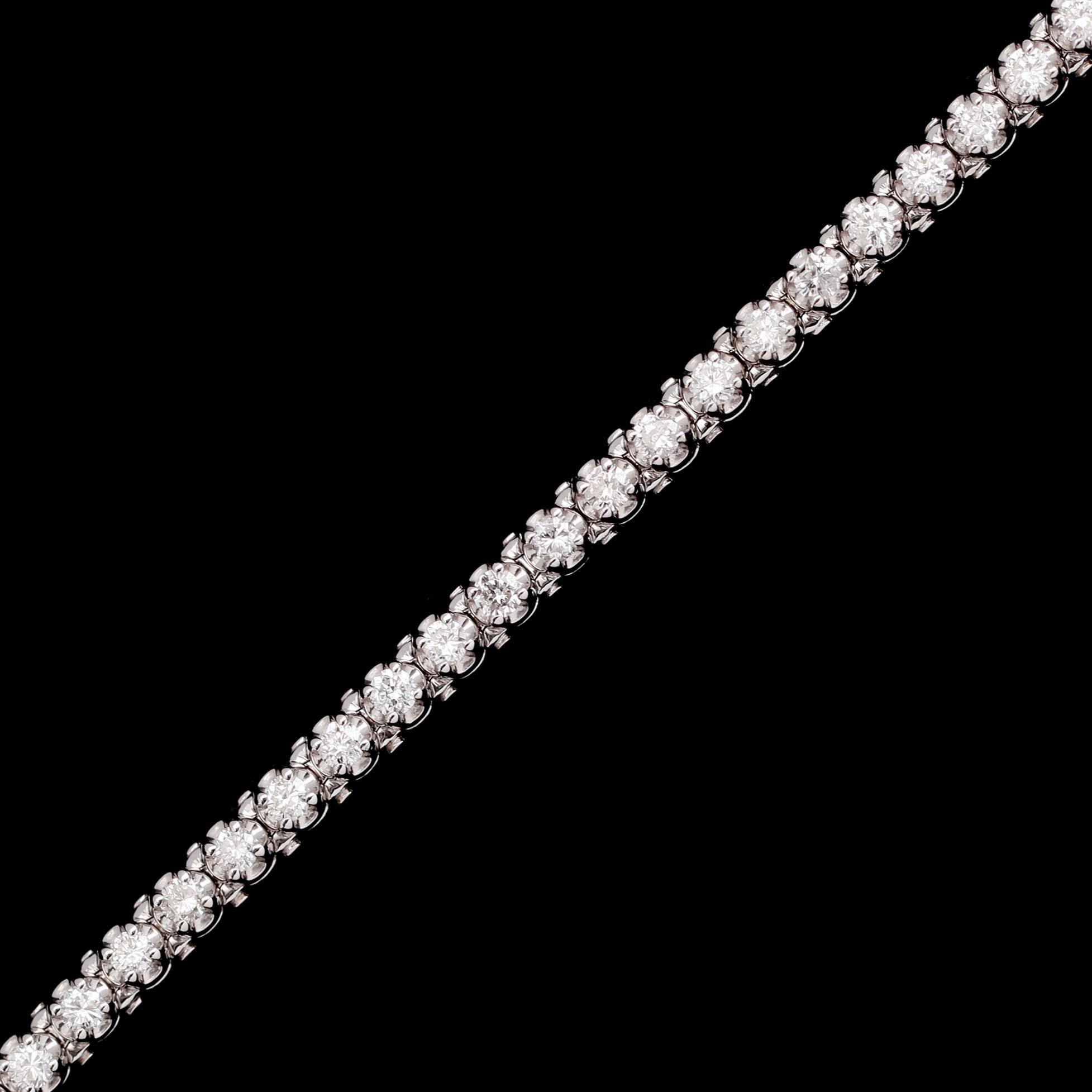ARMBAND, 14 k vitguld, sk Rivière, briljantslipade diamanter tot 2.50 ct.