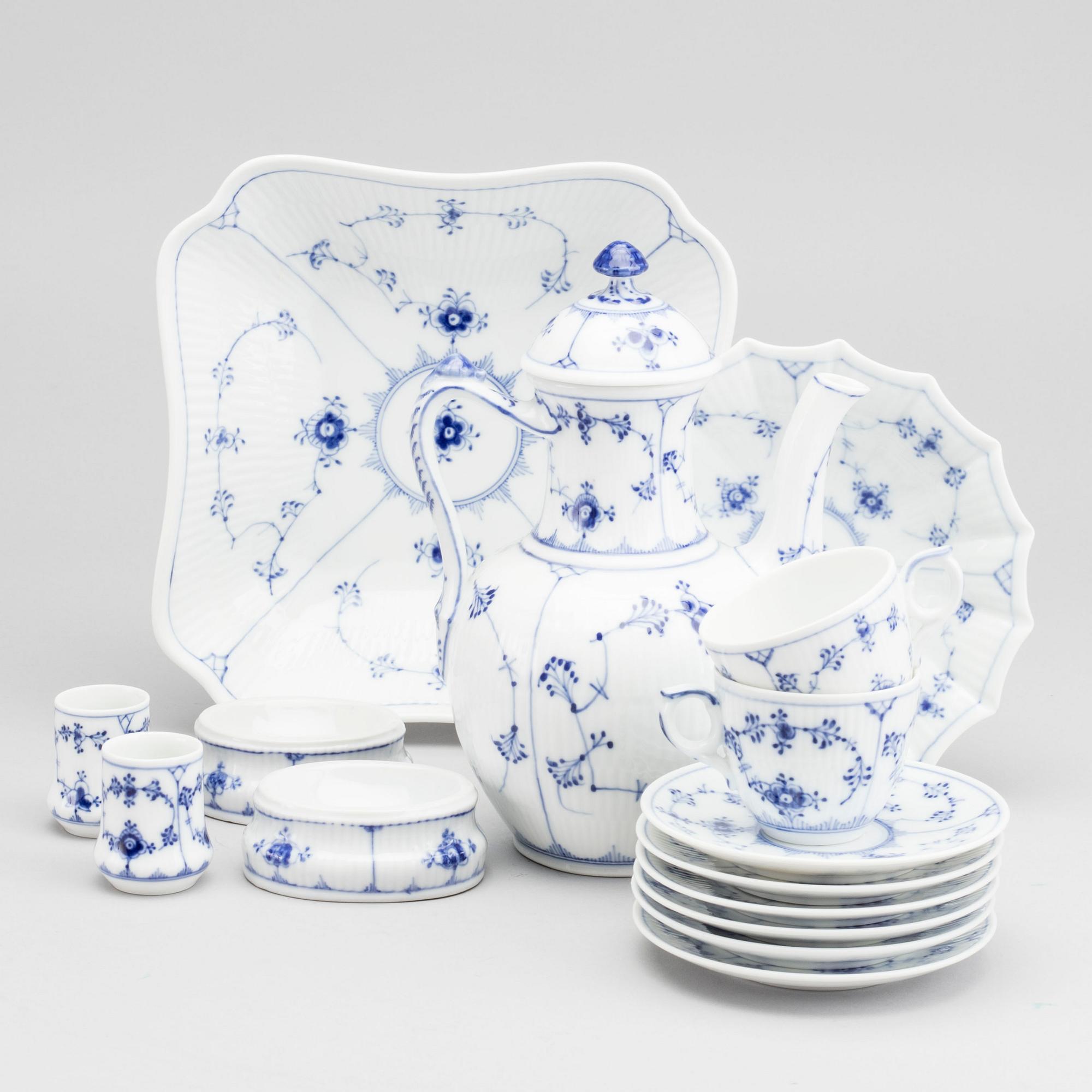 13 PCS "Musselmalet" Riflet, Royal Copenhagen.