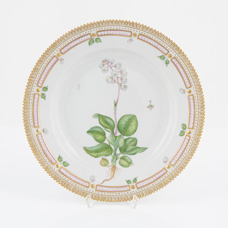 Tallrik, "Flora Danica", Royal Copenhagen, Danmark, 1985-91.