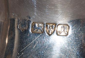 GRÄDDKANNA SAMT SOCKERSKÅL, silver, England, bla Chester 1901.