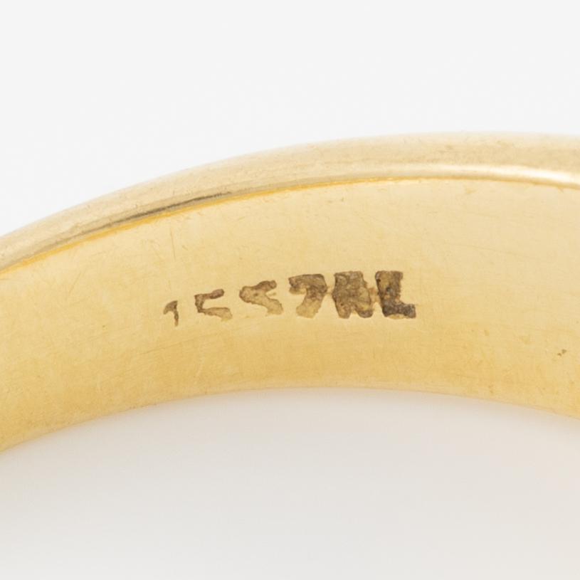 Ring, 18K gold with coral and octagon-cut diamonds.