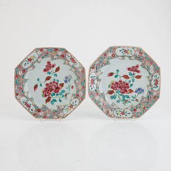 A set of four porcelain Famille Rose plates and a dish, China, Qianlong (1736-95).